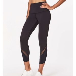 Lululemon wonder under 23” crop scallop leggings-size 10-black